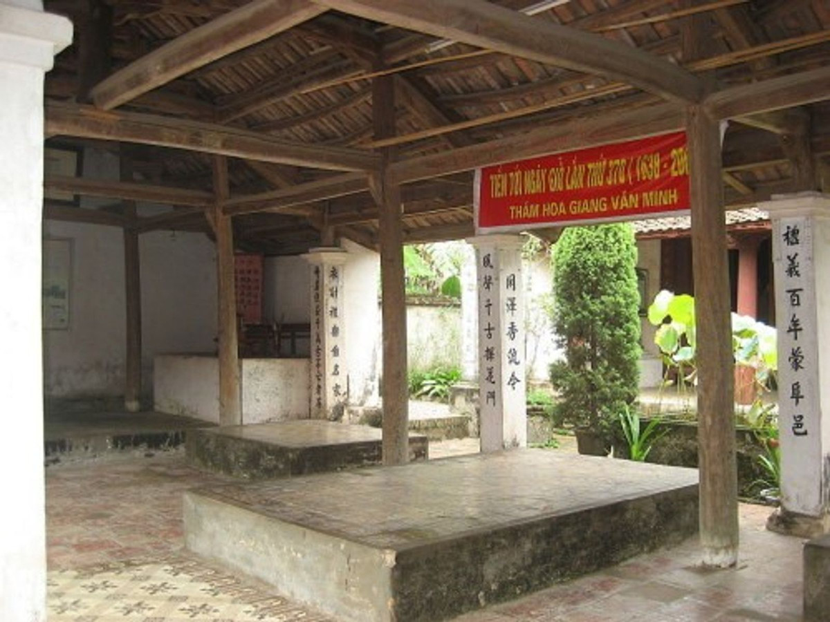 Thương tiếc và cảm phục một sứ thần tài trí, dũng cảm, không chịu khuất phục trước uy vũ kẻ thù, vua Lê đã đến bái kiến linh cữu ông, đồng thời ban tặng đôi câu đối: "Sứ bất nhục quân mệnh/ Khả vi thiên cổ anh hùng", nghĩa là: Sứ thần không làm nhục mệnh vua, xứng danh anh hùng thiên cổ.