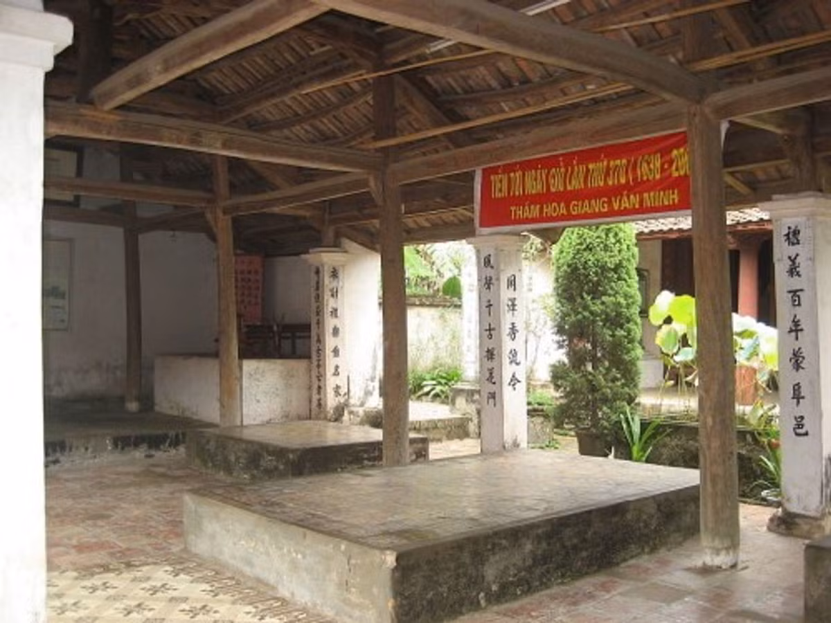 Thương tiếc và cảm phục một sứ thần tài trí, dũng cảm, không chịu khuất phục trước uy vũ kẻ thù, vua Lê đã đến bái kiến linh cữu ông, đồng thời ban tặng đôi câu đối: "Sứ bất nhục quân mệnh/ Khả vi thiên cổ anh hùng", nghĩa là: Sứ thần không làm nhục mệnh vua, xứng danh anh hùng thiên cổ.