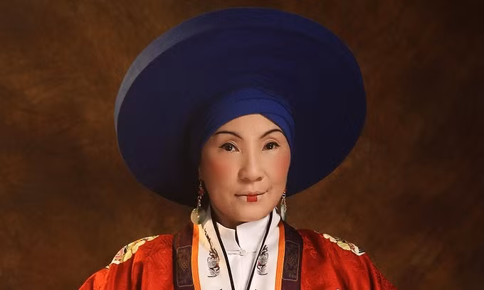 Vua Thiệu Trị qua đời, con trai bà là Hồng Nhậm được chọn nối ngôi, tức vua Tự Đức. Vua kính dâng tôn hiệu cho mẹ là Hoàng Thái hậu Từ Dũ. Tuy nhiên, bà đã khước từ tôn hiệu cao quý đó vì lý do Vua Thiệu Trị mới băng hà lòng còn buồn thương, Vua Tự Đức mới lên ngôi nên bà chưa an lòng.