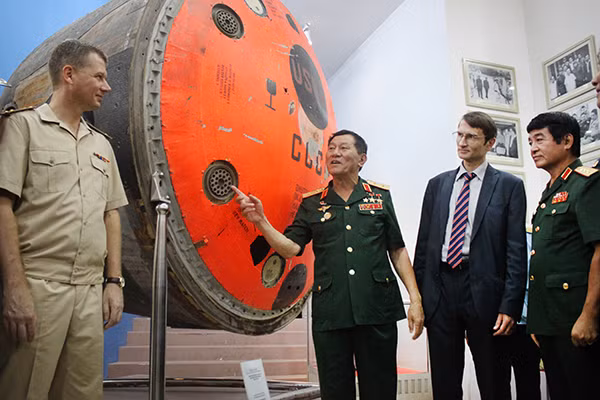 Pham Tuan va tieng oan mang beo hoa dau vao vu tru-Hinh-3