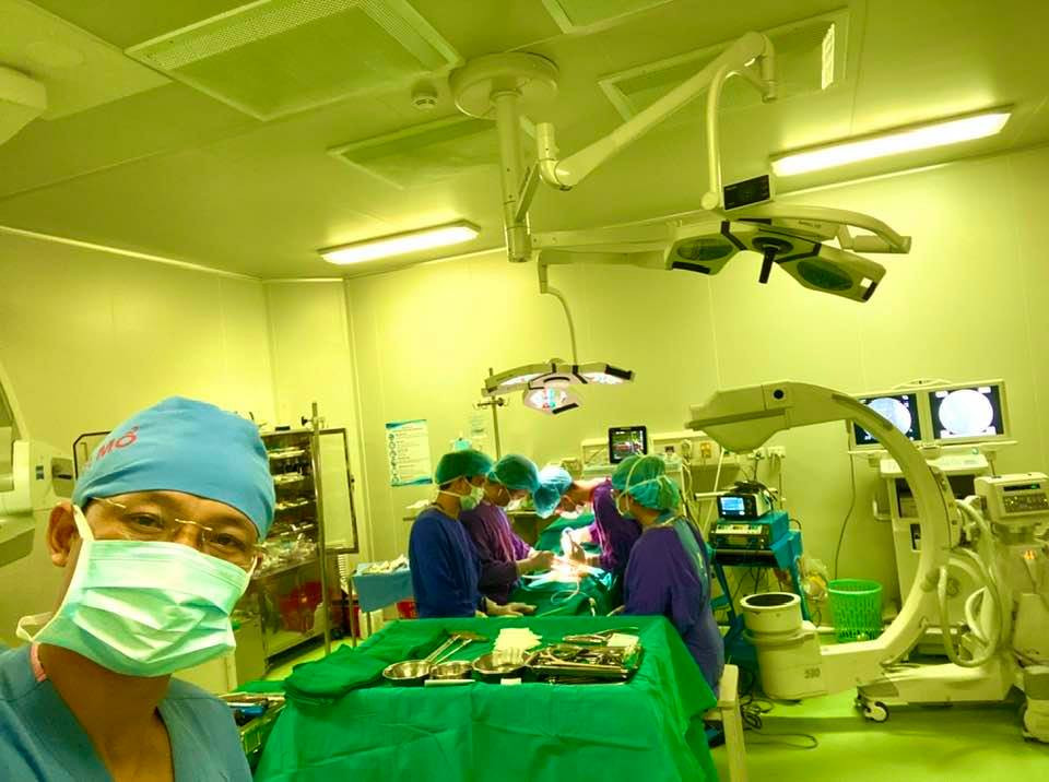 Bộ sách là những câu chuyện cảm động viết về những trải nghiệm cuộc đời, những triết lý sống, những tâm tư, tình cảm dưới góc nhìn của một lương y được BS. Trần Quốc Khánh chia sẻ trong suốt hành trình tìm lại sự sống và sức khỏe cho con người.