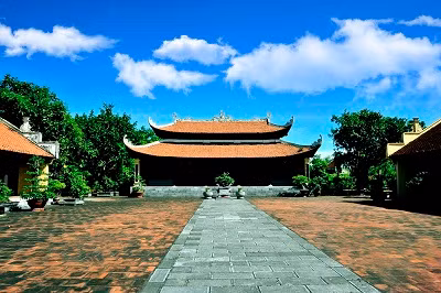 Nổi tiếng bậc nhất trong các áng thơ ca của Nguyễn Công Trứ có thể kể đến "Bài ca ngất ngưởng" thể hiện chất ngông đầy khí phách của Nguyễn Công Trứ. (Ảnh: Khu di tích đền thờ Nguyễn Công Trứ).