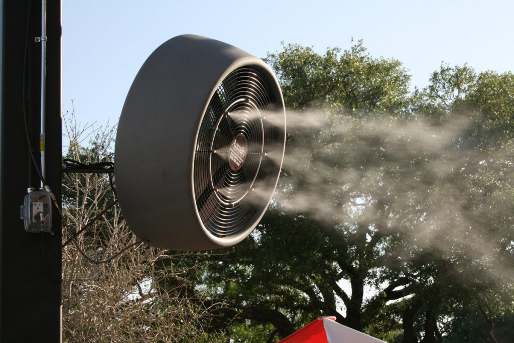 Tuy nhiên, để tạo ra hơi nước, quạt phun sương phải có nước. Hộp chứa nước hoặc đá sẽ là “ổ bệnh” của quạt phun sương.