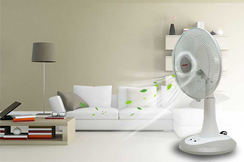 Ngoài ra bạn cần chú ý đến việc vệ sinh. Hãy định kỳ 1 tháng/lần làm sạch lồng quạt, cánh quạt, hộp chứa nước. Nên dùng nước sạch, nước lọc, dùng nước không bảo đảm sẽ dễ bị đóng cặn, phèn, vi khuẩn phát sinh gây mùi khó chịu.