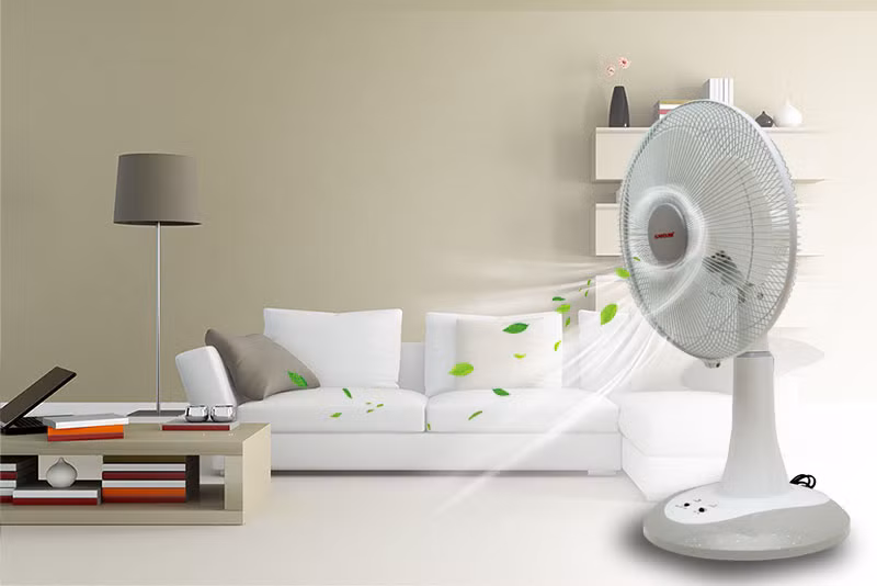 Ngoài ra bạn cần chú ý đến việc vệ sinh. Hãy định kỳ 1 tháng/lần làm sạch lồng quạt, cánh quạt, hộp chứa nước. Nên dùng nước sạch, nước lọc, dùng nước không bảo đảm sẽ dễ bị đóng cặn, phèn, vi khuẩn phát sinh gây mùi khó chịu.