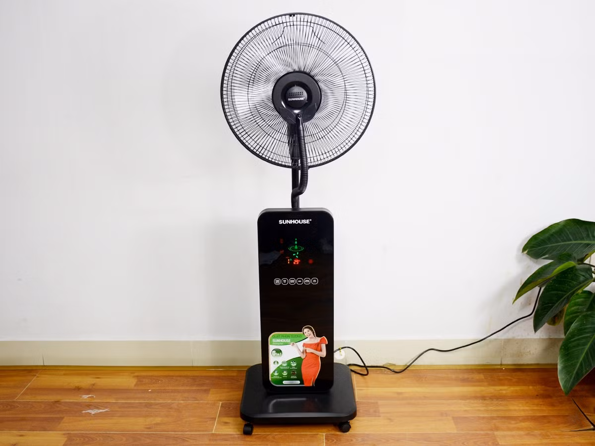 Ngoài ra, khi phun sương, nếu hơi nước bốc hơi không hết, tích tụ lại làm tăng độ ẩm trong phòng từ đó khiến phòng ô nhiễm.