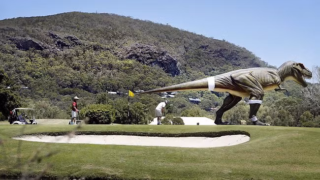 Nhưng thay vì nhân bản khủng long như trong phim ông lại muốn xây dựng lên những con robot khủng long. Việc này là hoàn toàn khả thi và công viên khủng long của ông sẽ sớm được mở cửa trong tương lai.