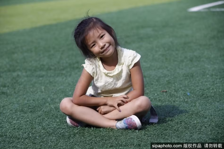 Cô bé vận động viên nhí này hiện sinh sống tại thành phố Hắc Hà, Trung Quốc.