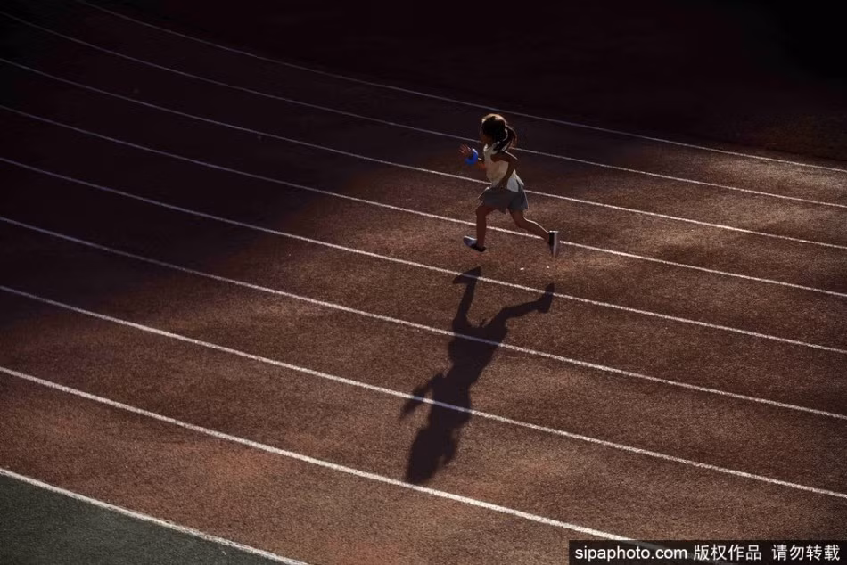 Em bắt đầu tập chạy kể từ khi lên 5 với quãng đuờng tăng dần mỗi ngày. Đến nay quãng đuờng em có thể chạy được mỗi ngày đã lên tới 3km.