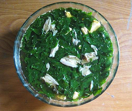 Rau ngót: Rau ngót có hàm lượng vitamin A, B, C khá cao, đặc biệt nếu bé ăn nhiều rau ngót trong thời gian dài sẽ chữa được một số bệnh như đái dầm, đái đục ở trẻ em.