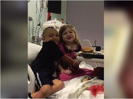 Đám cưới được tổ chức ngay bên cạnh giường bệnh vì Mary quá yếu để có thể di chuyển và em cũng không thể rời xa các thiết bị hỗ trợ sự sống.