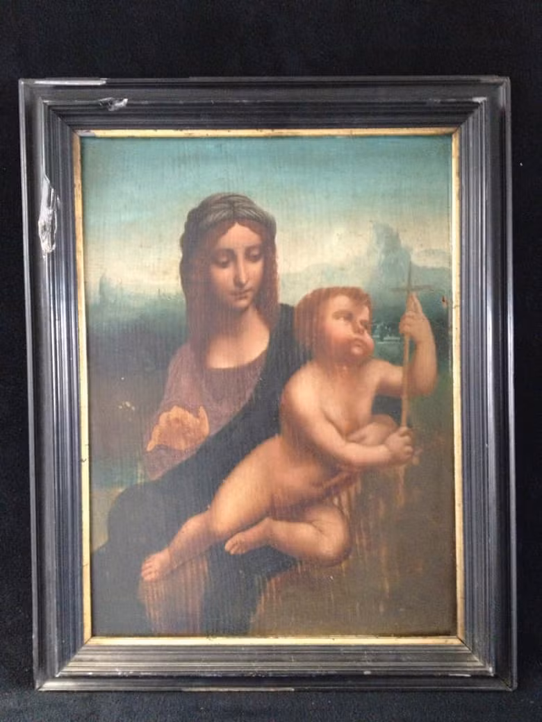 Một tác phẩm nghệ thuật bị đánh cắp khác có tên Madonna of the Yarnwinder của danh họa Leonardo Da Vinci đã bị đánh cắp khi đang trưng bày trong Lâu đài Drumlanrig ở Scotland. Sau đó bức họa đã được tìm thấy và trưng bày lại ở Bảo tàng Quốc gia Scotland nhưng nhiều người vẫn cho rằng đó là bản sao, bản gốc đã biến mất vĩnh viễn.