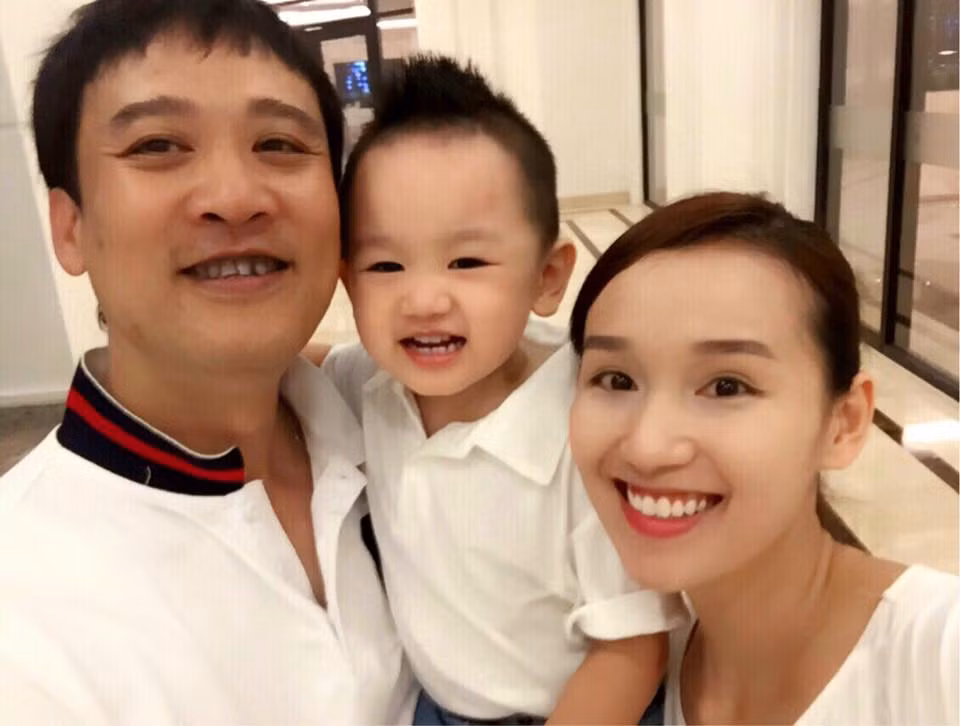 Diễn viên nữ chính trong bộ phim - Lã Thanh Huyền bên cậu con trai bé nhỏ của mình.