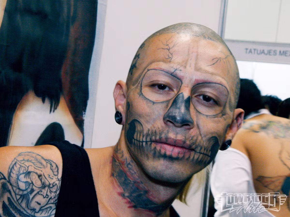 Những tù nhân có hình xăm quái đản trên mặt đồng nghĩa với việc họ sẽ không bao giờ quay trở lại với xã hội được nữa vì án tù của họ quá dài.