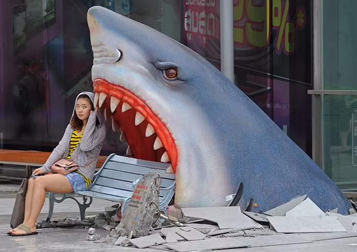 Lạnh sống lưng với chiếc ghế nghỉ trong công viên kỳ lạ ở khu giải trí Hồng Kông.