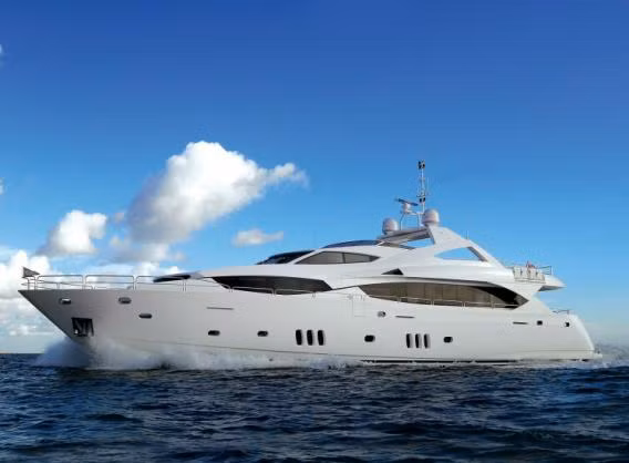 Sunseeker International cung cấp dịch vụ đóng các siêu du thuyền với chất lượng cao nhất. Khách hàng có thể phải chờ đợi đến tận 3 năm kể từ ngày đặt hàng cho đến lúc nhận thuyền.