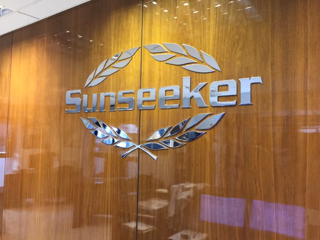 Công ty được thành lập vào năm 2002 với đối tượng khách hàng là những đại gia, những triệu phú trên khắp thế giới.