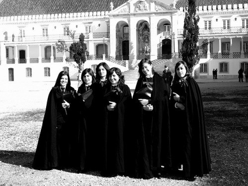 Trong hơn một trăm năm qua kể từ khi thành lập, đồng phục của ngôi trường này không có mấy sự thay đổi.