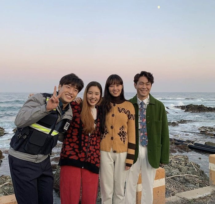 Theo Nielsen Hàn Quốc, tập cuối của bộ phim Khi hoa trà nở đã đạt mức rating 19.7% và 23.8% cho 2 phần. Thành tích này đã giúp cho Khi hoa trà nở tiếp tục là bộ phim có rating cao nhất trên đài trung ương tối thứ 5 hàng tuần cũng như trở thành bộ phim có rating cao nhất trong năm 2019 trên đài trung ương tính đến thời điểm hiện tại. 