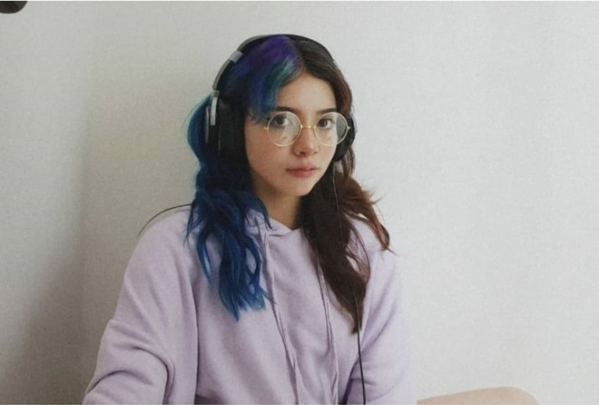 Thường ngày, nữ cung thủ ưa chuộng phong cách thời trang đơn giản, khỏe khoắn đúng lứa tuổi. Cô thường xuyên thay đổi màu tóc, đặc biệt thích nhuộm kiểu hai màu nổi bật. Nhờ vẻ ngoài sáng, Giraldo sở hữu lượng người hâm mộ không chỉ ở Colombia mà còn được nhiều dân mạng Hàn Quốc, Tây Ban Nha yêu mến. 