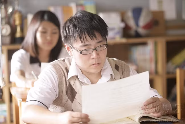 Hác Thiệu Văn cũng cố gắng quay lại showbiz nhưng không còn được danh tiếng như xưa. Sao nhí sinh năm 1990 từng đảm nhận các vai phụ trong "Cô gái năm ấy chúng ta cùng theo đuổi", "Hóa ra anh vẫn ở đây", "Tuổi thanh xuân 2"... nhưng không mấy ấn tượng.