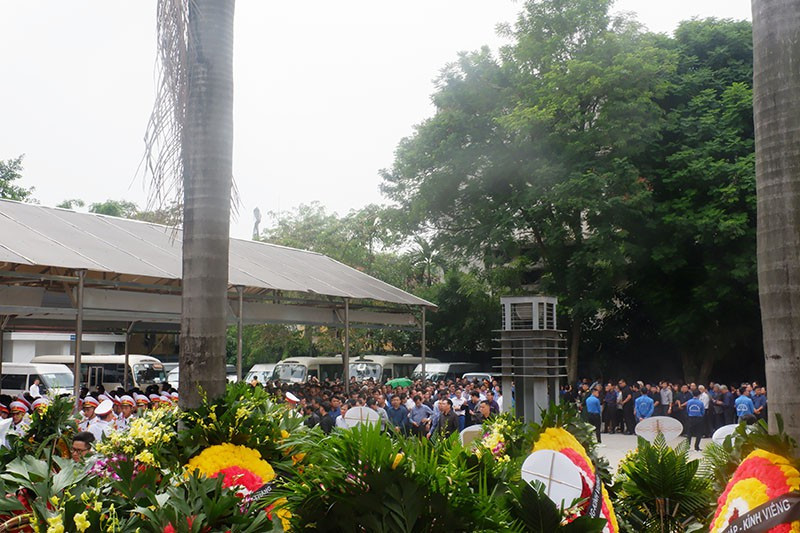 Ông tốt nghiệp trình độ Kỹ sư Địa Vật lý - ĐH Thăm dò Địa chất Matxcơva (CHLB Nga); trình độ Thạc sĩ Dầu khí - ĐH Tổng hợp Brunei; Bảo vệ thành công luận án Tiến sĩ Dầu khí - ĐH Heriot - Watt (Vương quốc Anh).