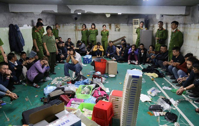 Hiện tại lực lượng công an vẫn đang rà soát vai trò của từng đối tượng trong đường dây trên bởi thành phần đối tượng phức tạp gồm cả nam lẫn nữ và các đối tượng ngoài tỉnh. 