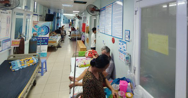 Thông tin về nguyên nhân dẫn đến tình trạng bị thương nặng của bé, gia đình cho biết, bé P. bị cha dùng dao đâm trọng thương như trên. Cụ thể, người cha có dấu hiệu ngáo đá, bị ảo giác nên nhìn con trai 9 tuổi của mình là… con chó rồi lấy dao đâm bé. 