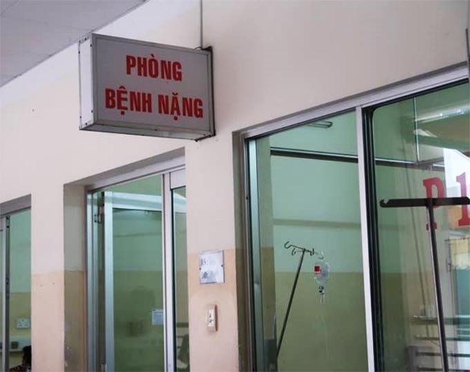 Ngoài ra, đại diện Bệnh viện Thủ Đức cũng cho hay, người dân địa phương phát hiện vụ việc đã bức xúc, tấn công bị thương người cha này. Sau đó người cha cũng được đưa vào bệnh viện quận Thủ Đức cấp cứu. Tuy nhiên, thương tích không nghiêm trọng và đã xuất viện sau đó. Xem thêm video: Tâm sự của người bị thanh niên ngáo đá khống chế. Nguồn: VTC 1.