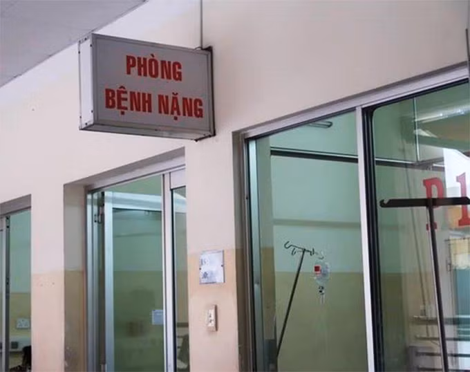 Ngoài ra, đại diện Bệnh viện Thủ Đức cũng cho hay, người dân địa phương phát hiện vụ việc đã bức xúc, tấn công bị thương người cha này. Sau đó người cha cũng được đưa vào bệnh viện quận Thủ Đức cấp cứu. Tuy nhiên, thương tích không nghiêm trọng và đã xuất viện sau đó. Xem thêm video: Tâm sự của người bị thanh niên ngáo đá khống chế. Nguồn: VTC 1.