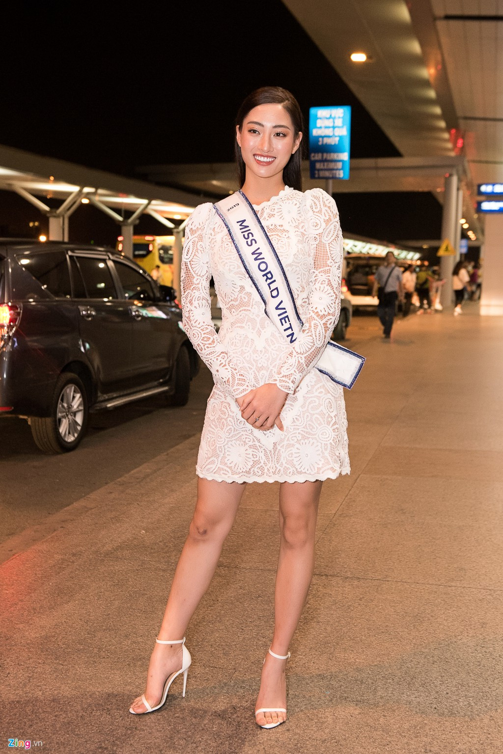 Lương Thùy Linh xuất phát chậm hơn dự kiện 2 ngày vì gặp vấn đề về visa. Ban đầu, cô dự định khởi hành từ 19/11. Nhiều khán giả lo lắng cô sẽ bỏ thi.