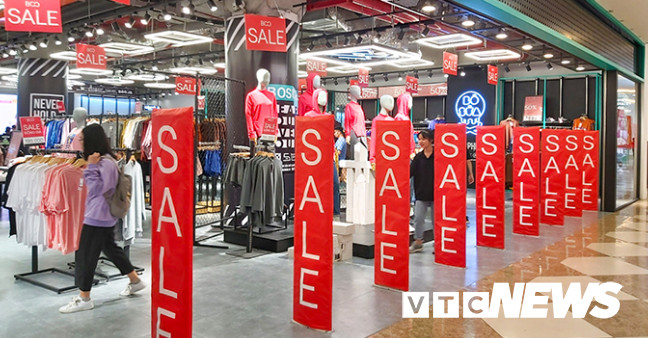 Dai hoi giam gia Black Friday: Dan buon treo dau de, ban thit... gi?-Hinh-2