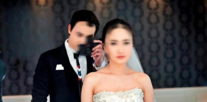 Nhận quà cưới từ bố ruột tôi buồn nhiều hơn là vui Nhan qua cuoi tu bo ruot toi buon nhieu hon la vui