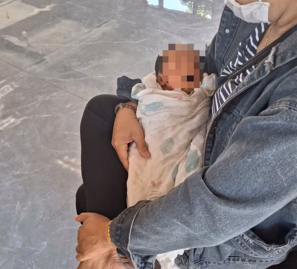 Quảng Trị: Bé trai sơ sinh bị bỏ rơi ở Tịnh xá Ngọc Lộ Quang Tri: Be trai so sinh bi bo roi o Tinh xa Ngoc Lo