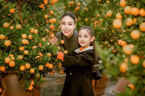 Hoa hau noi tieng dong con, dang quang 32 nam van tre dep kho tin-Hinh-8