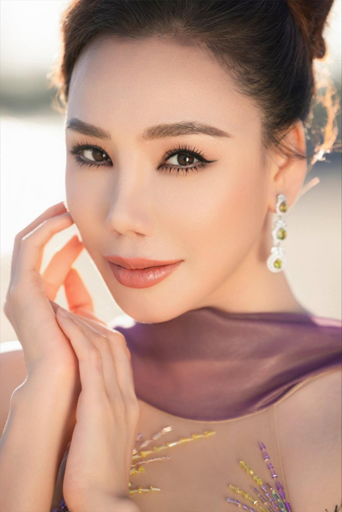 Hồ Quỳnh Hương nói gì về sở thích sưu tầm kim cương? - Hình 2 Ho Quynh Huong noi gi ve so thich suu tam kim cuong?-Hinh-2