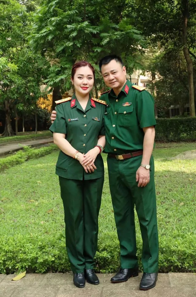 Nhan sắc vợ 2 của nam NSND, Đại tá Tự Long Nhan sac vo 2 cua nam NSND, Dai ta Tu Long