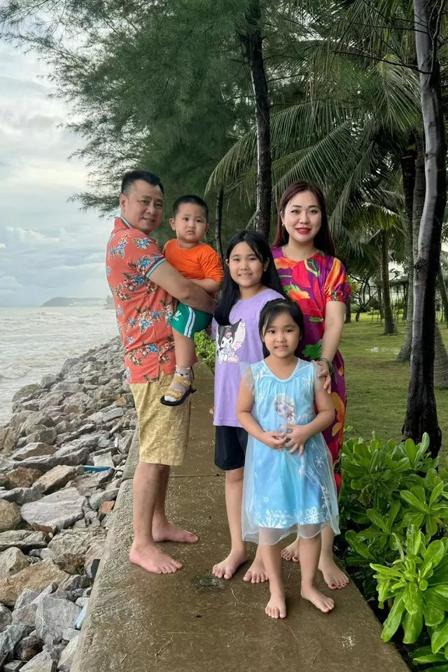 Nhan sắc vợ 2 của nam NSND, Đại tá Tự Long - Hình 3 Nhan sac vo 2 cua nam NSND, Dai ta Tu Long-Hinh-3