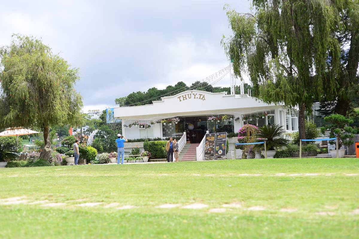 Ve dep cua mot hon dao tren thang canh ho Xuan Huong Da Lat-Hinh-2