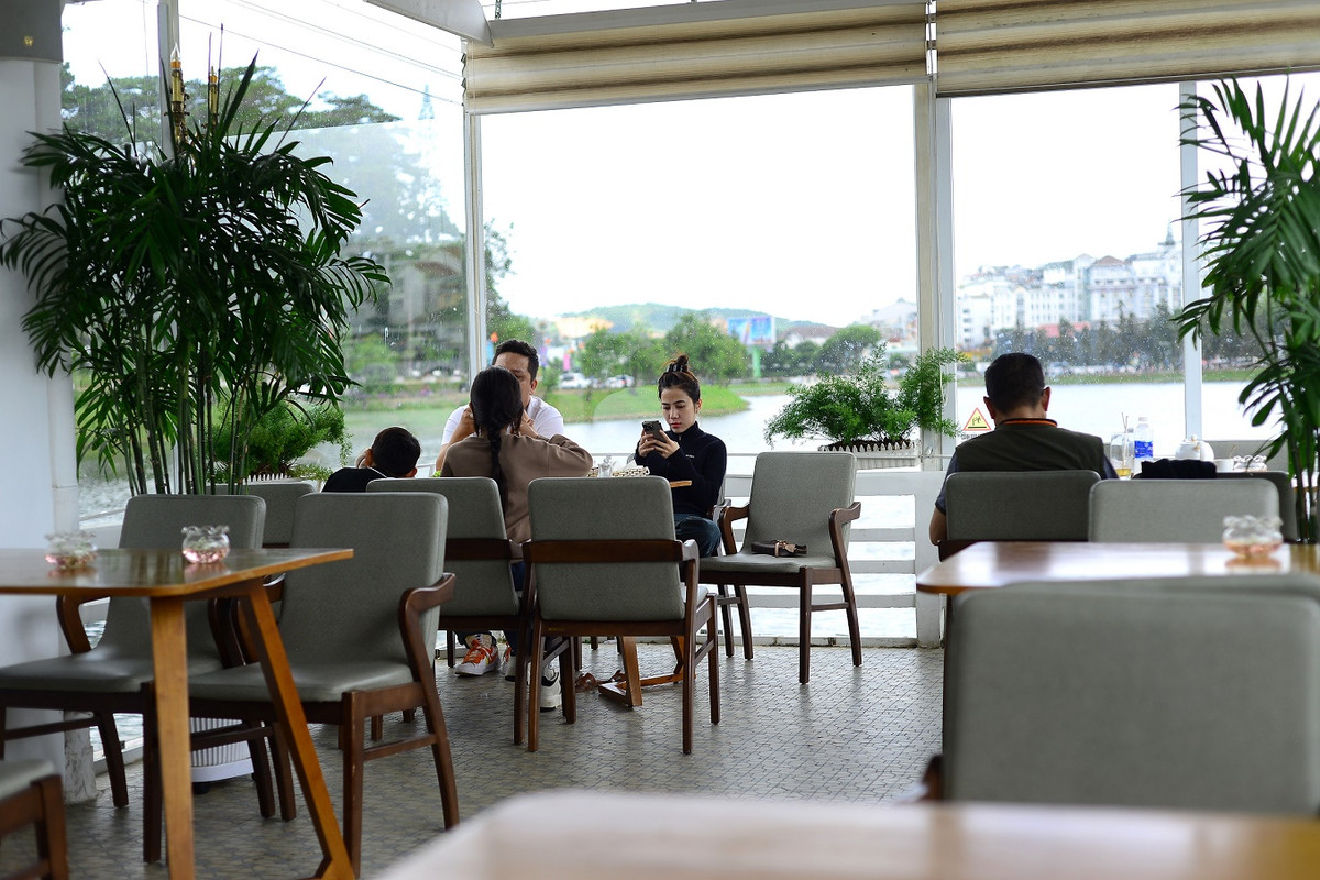 Ve dep cua mot hon dao tren thang canh ho Xuan Huong Da Lat-Hinh-3