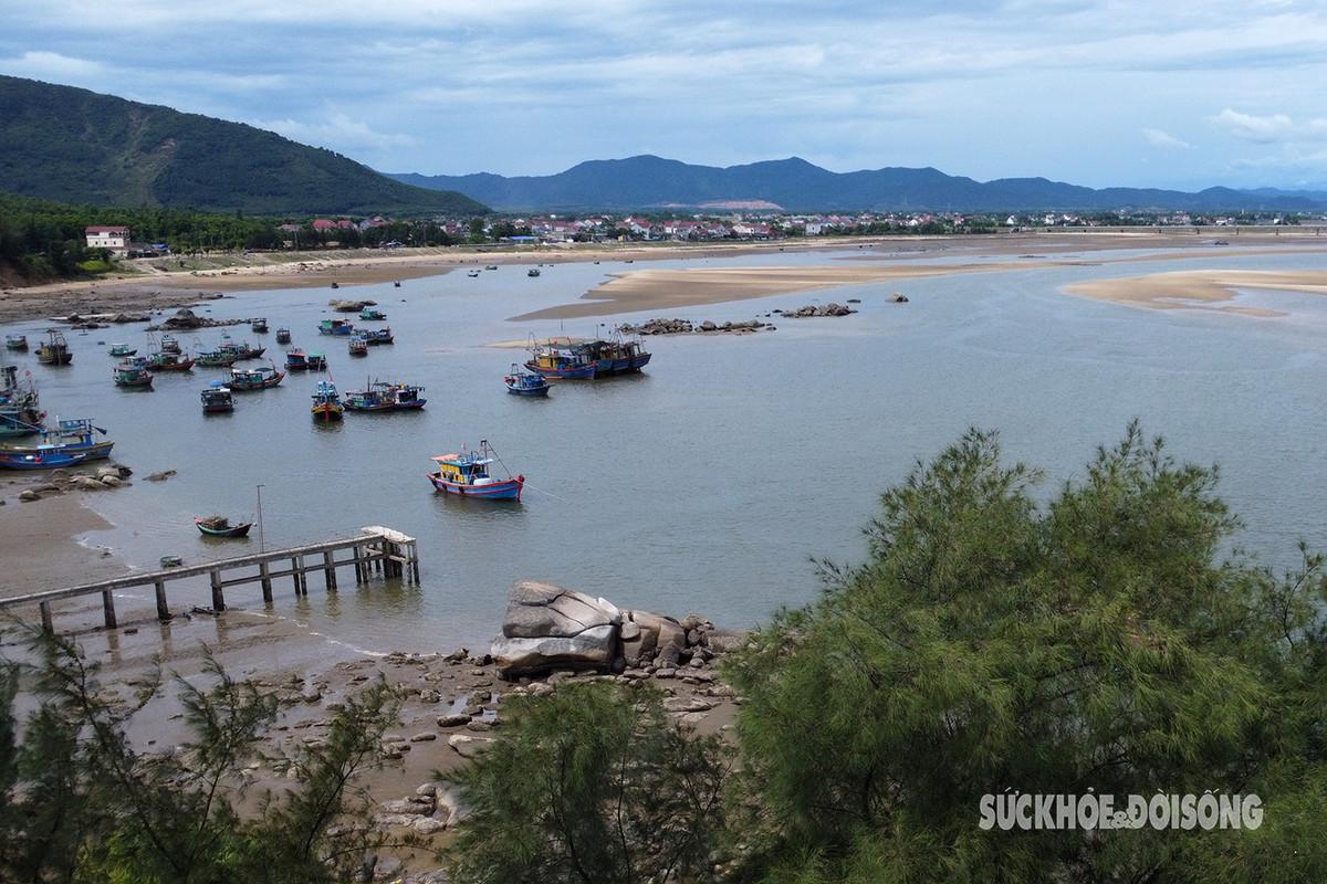 Làng chài Cẩm Nhượng.