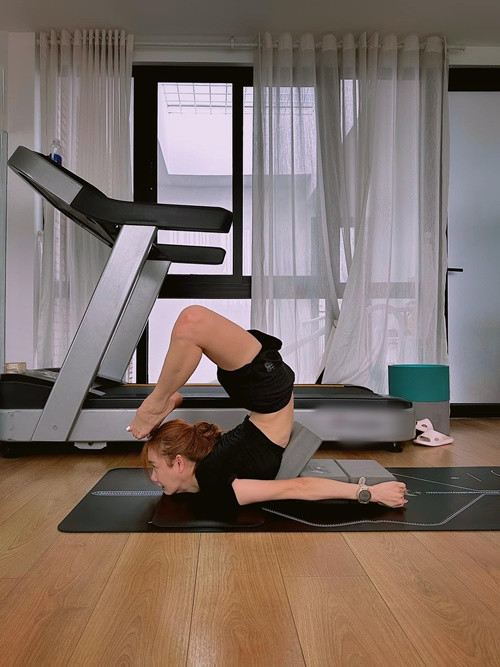 Căn nhà phố của Nhã Phương có phòng rộng rãi để nữ diễn viên tập yoga, chạy bộ trên máy.