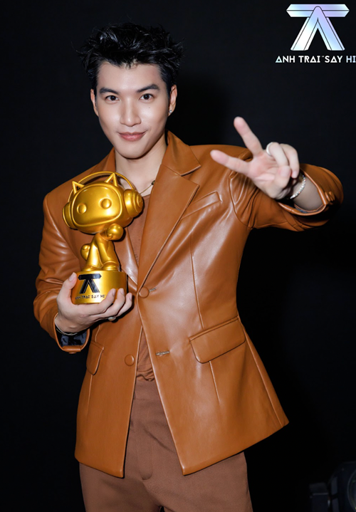 Mới đây, rapper HIEUTHUHAI vượt mặt 15 nam nghệ sĩ để đoạt quán quân Anh trai say hi trong chung kết. Ảnh: Tiền Phong.