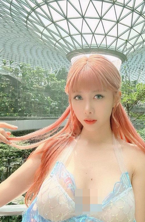 Beth thường xuyên xuất hiện với hình ảnh gợi cảm, thu hút người hâm mộ.