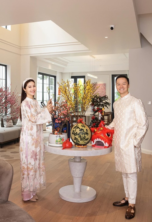 Dịp Tết Nguyên đán 2024, Diễm My tự tay trang trí nhà cửa. Ảnh: FB Diễm My.