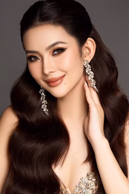 Tham gia Miss Universe Vietnam 2024, cô gái Phú Yên chia sẻ: "Tiên đang từng bước thoát ra khỏi vùng an toàn của bản thân, dám bắt đầu, dám thử thách, đối mặt với những nỗi sợ trong tâm trí để trở nên mạnh mẽ hơn".