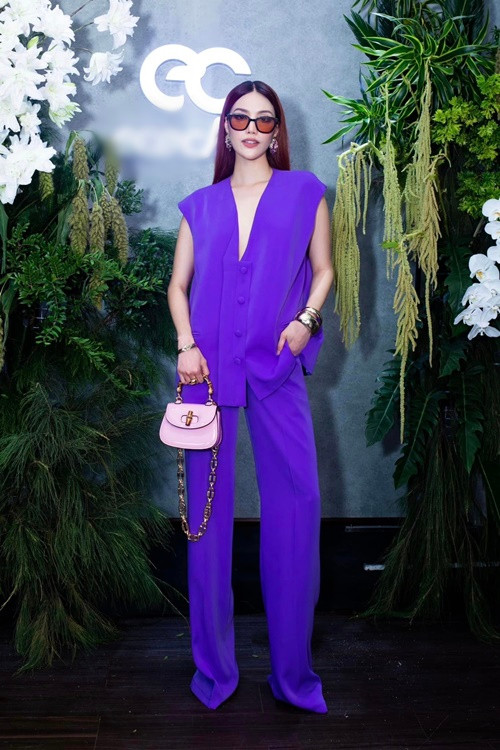 Gần đây, Lan Khuê liên tục diện váy áo giấu vòng hai.