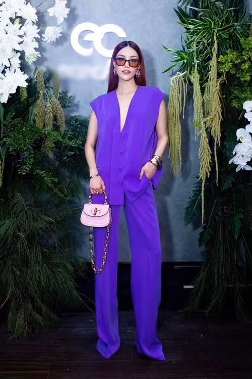 Gần đây, Lan Khuê liên tục diện váy áo giấu vòng hai.