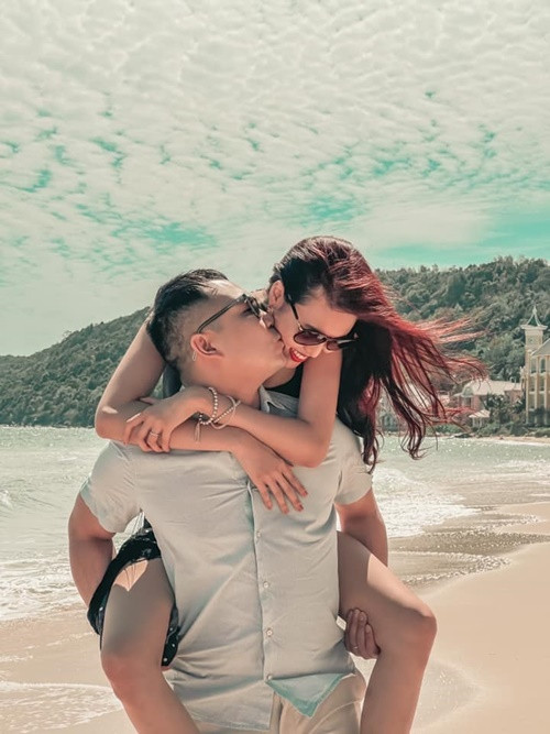 Lan Khuê độc lập về kinh tế với chồng đại gia. Ngoài tham gia showbiz, mỹ nhân lọt top 11 Hoa hậu Thế giới 2015 còn kinh doanh.