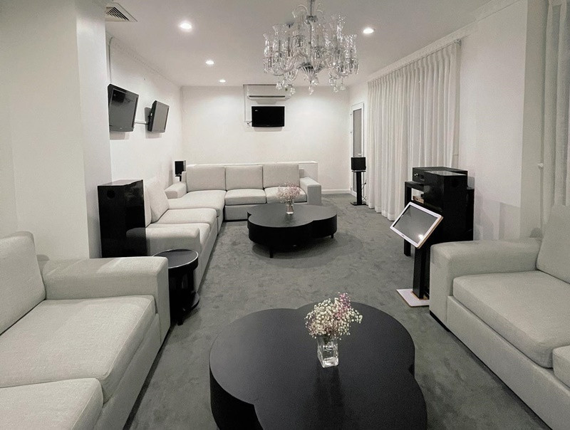 Nữ diễn viên còn thiết kế phòng xem phim và karaoke để giải trí. Ảnh: Instagram Lý Nhã Kỳ.